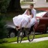 Torna il matrimonio in bicicletta… elettrica